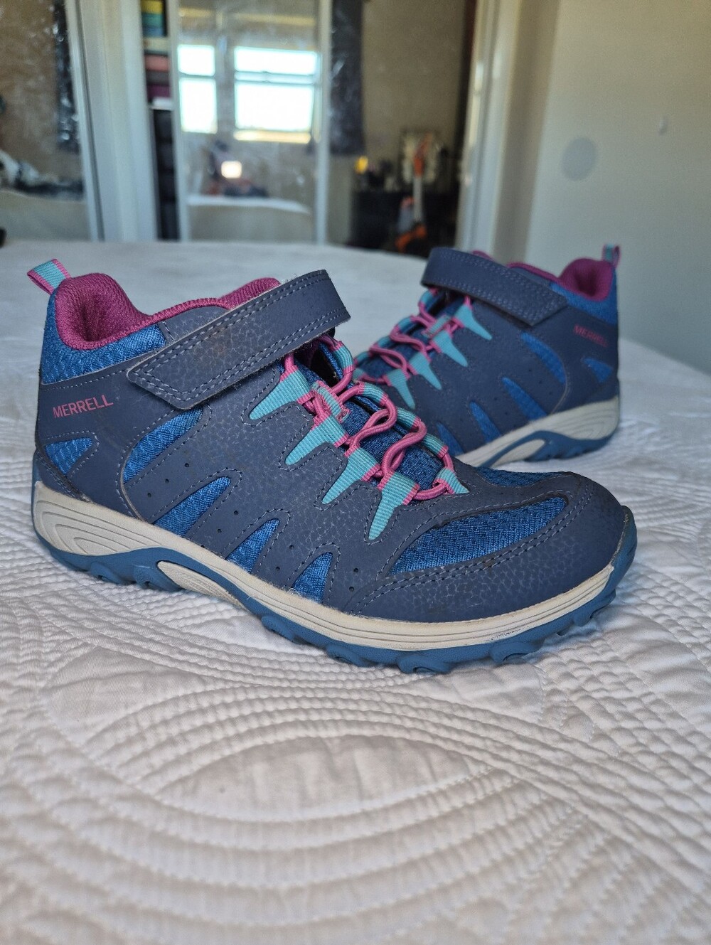 VGUC Merrell Outback Mid 2 Hiking Boots Youth Girls Sz 3